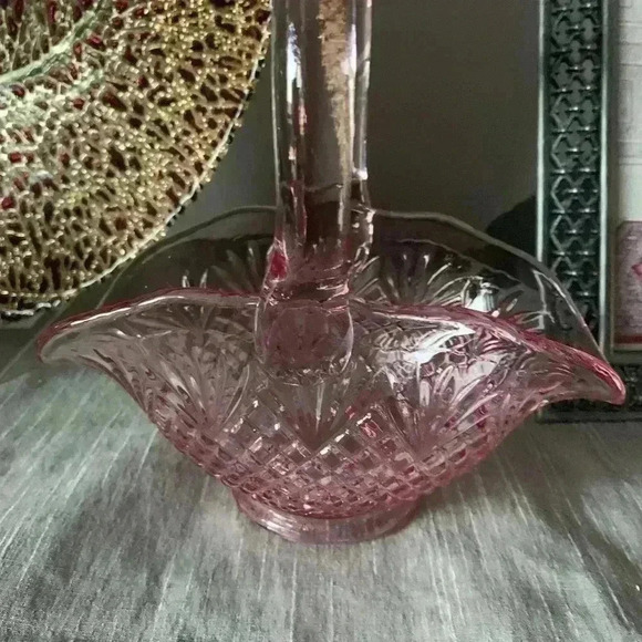 L.E. Smith vintage Pink Carnival Glass with  handle - Picture 8 of 10